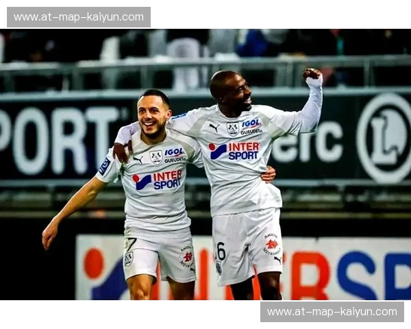 亚眠的午后，兰斯的星光：一场关于足球与生活的低语